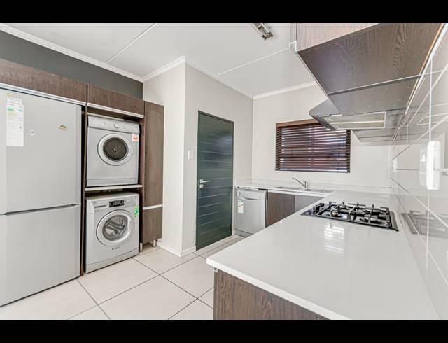3 BEDROOM APARTMENT FOR SALE IN FOURWAYS